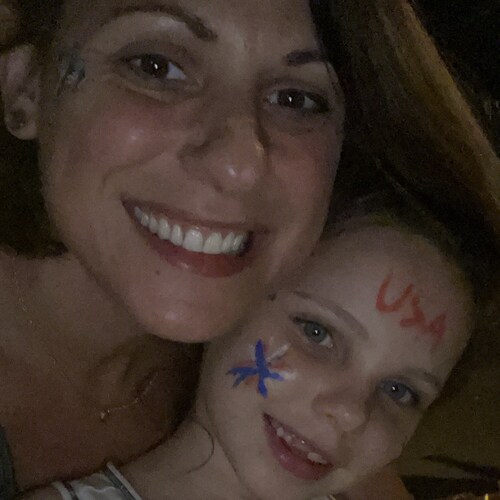 Jesus first. ✝️  Pro-American wife and mother of four adopted children out of the Florida foster care system. 🇺🇸