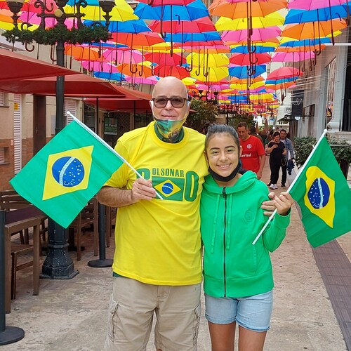 Cristão,  candidato a servo inútil de Cristo. Não aceito nenhuma das metas da esquerdalha, principalmente aquelas que são contra a família e o cristianismo.