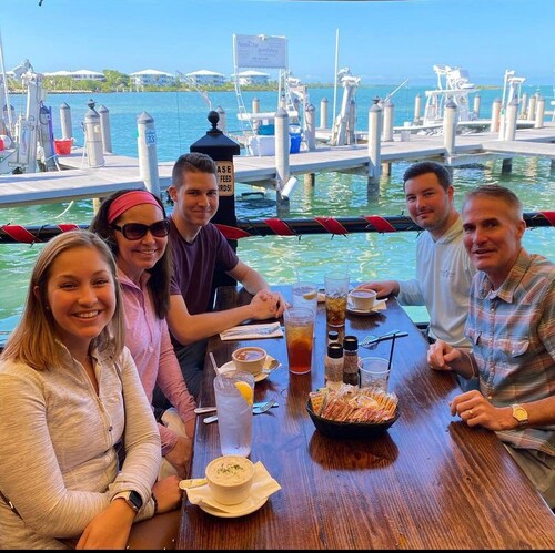 Christian- wife,mother, freedom lover. 🇺🇸☕️🍊