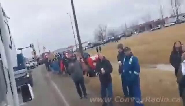WATCH: Crowds lined up in the cold cheering the Convoy for Freedom 2022