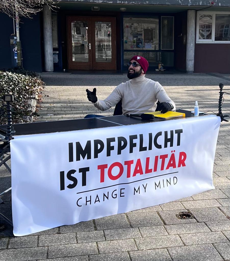 Ein klares Zeichen gesetzt in Tübingen vor einem linken Zentrum: Die Gegner konnten nur blöd gucken, heimlich Fotos machen und zusehen wir den Standpunkt markieren.