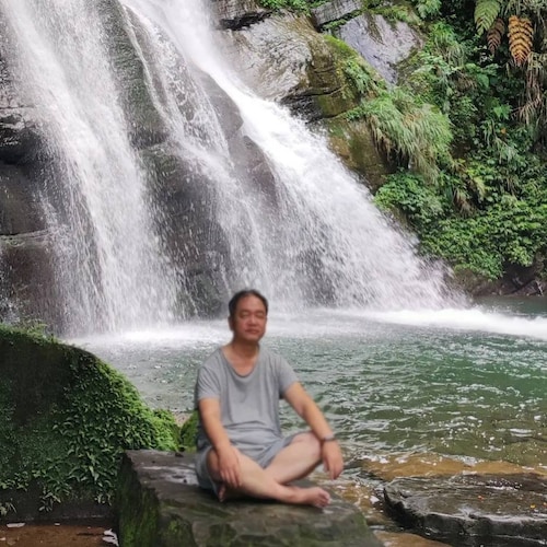 我旅遊30多個國冢有一次在哥斯大黎加遇到了UFO，他們告訴我地球的重大訊息
faceboob: 未來之書
www.geocities.ws/futureufo/
cowperc.blogspot.com
youtube: 未來之書
tikt...