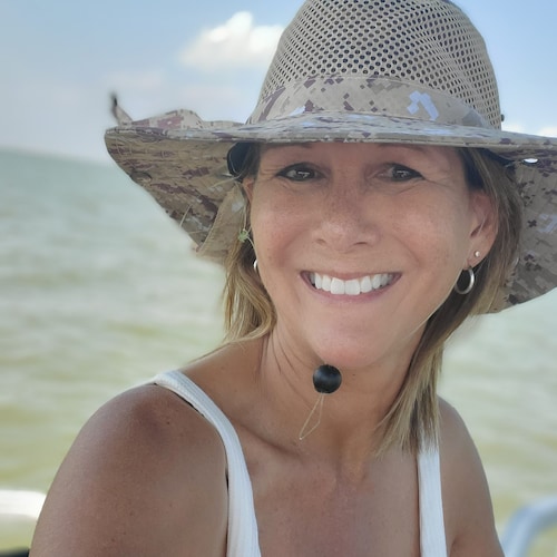 ✝️  Jesus Follower  ✝️
🇺🇸  Freedom Fighter 🇺🇸  
  ❤️ Liberty Lover ❤
  😁 Happy Wife 😁