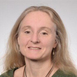 Freelancer, IT-Consultant 

aroma therapie, crystal healing, meditation, radiästhie
running, swimming, thai boxing
...