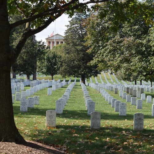 God-fearing, constitutional patriot, back the blue and military, love my country!  🇺🇸👌🏻🙏