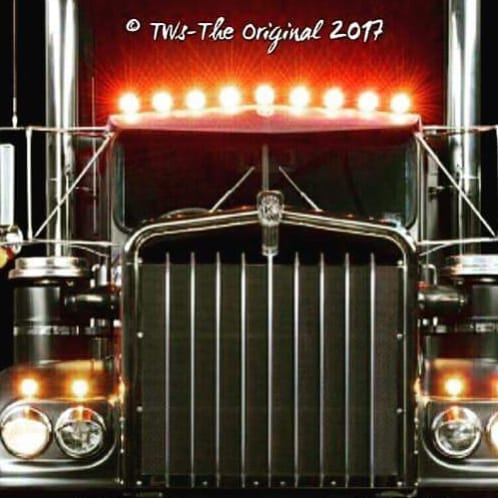 I'm  huge Trump  supporter I'm conservative  I believe in God  and respect for our great country and other conservatives im a patriot and #maga I'm a Trucker