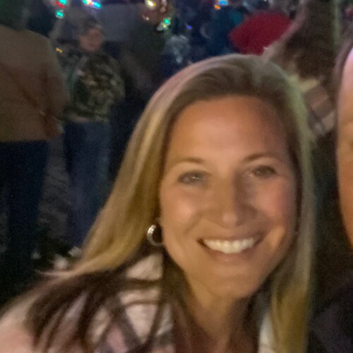 I love Jesus, my family and America. President Trump is my President!