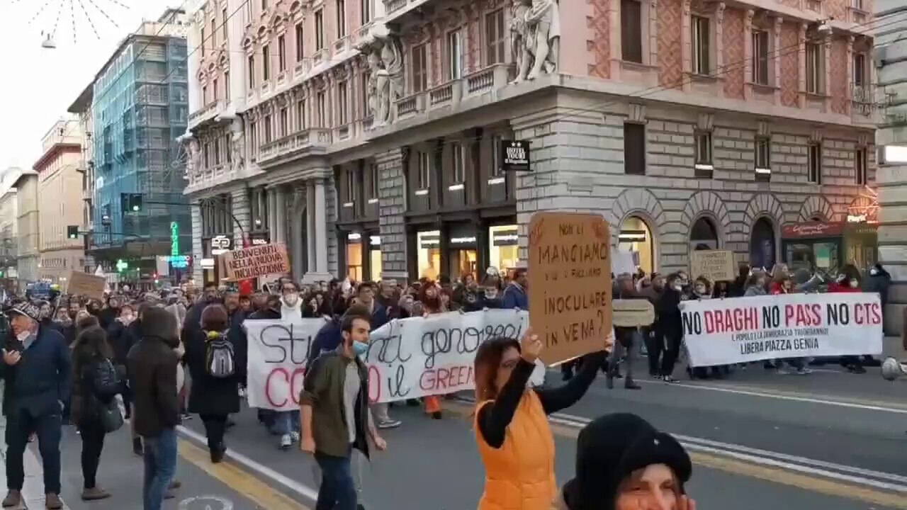 🇮🇹🚨 GENOVA, ITALY RISING UP AGAINST VACCINE PASSPORTS ⚡

Join @CBKNEWS 

