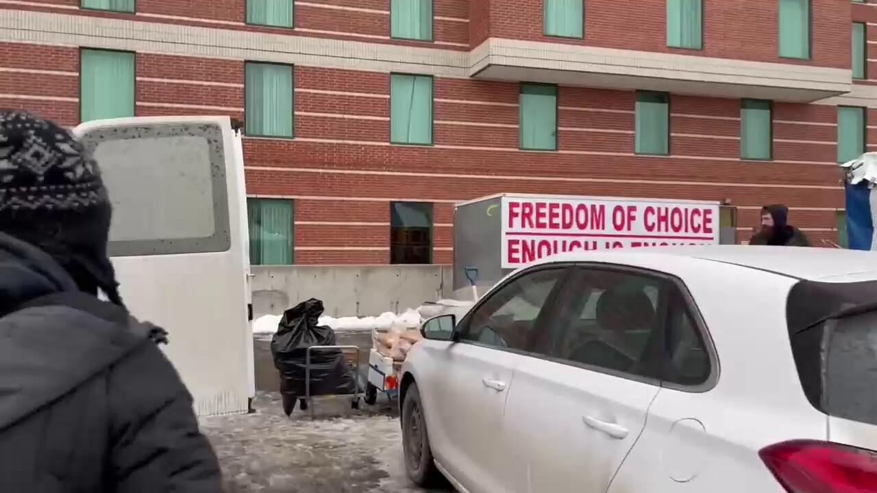 BREAKING: Polish immigrants just arrived in Ottawa with thousands of  Polish sausages and bread for ...