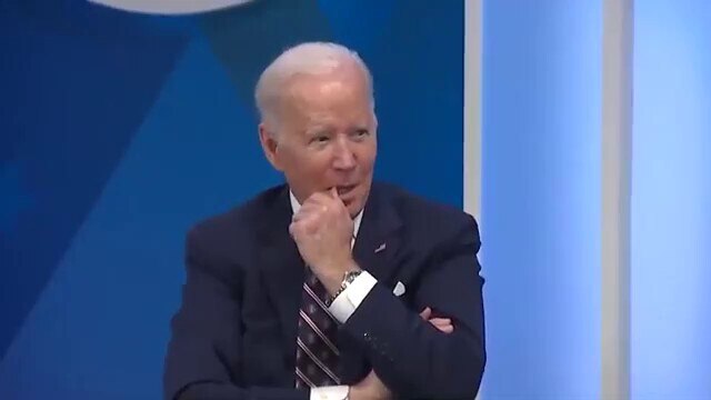 Biden Sits Silently As Reporter Asks, "Do You Think You May Have Underestimated Putin?"

SHARE this ...