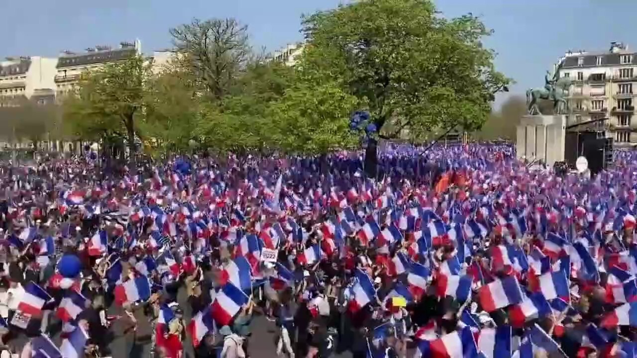 Macron Has an Opponent - Supporters of Éric Zemmour Turn Paris Into a Sea of Red, White, and Blue

Voting will commence on April 10, 2022.