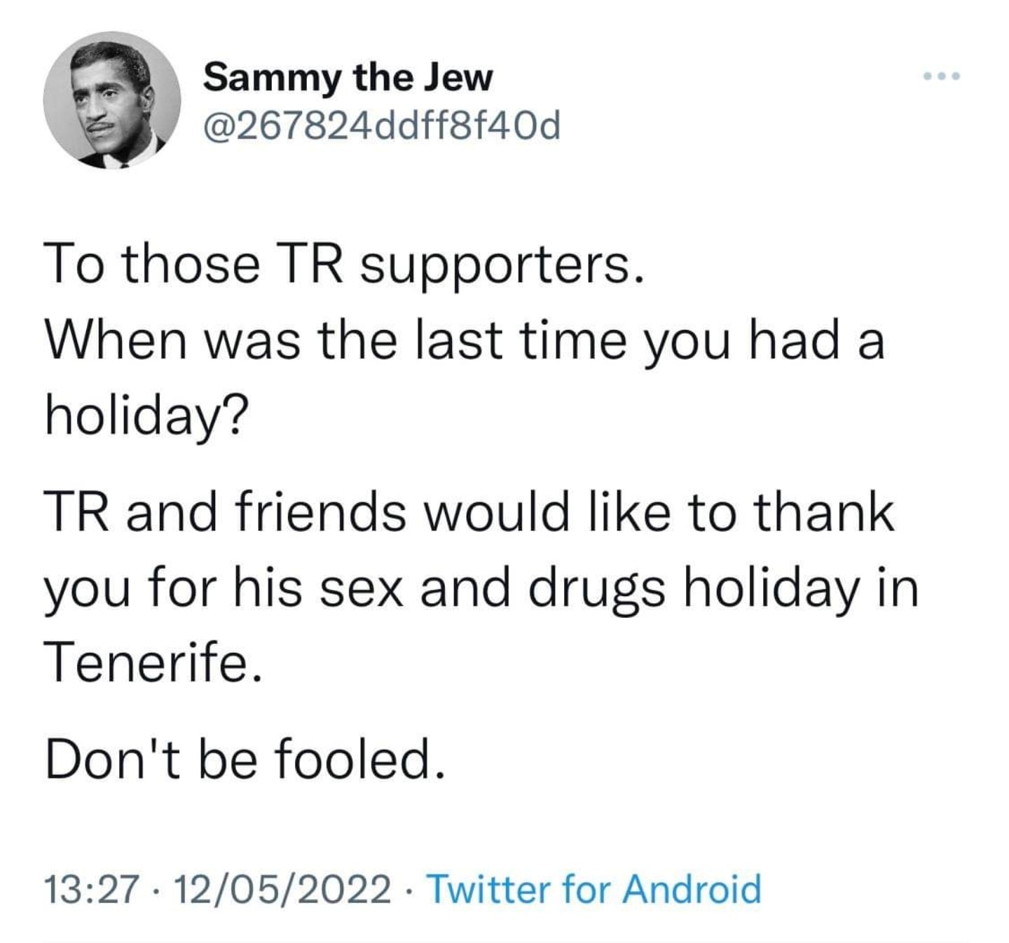 #TommyRobinson is currently in Tenerife enjoying the Sun with 'Fanny' Tommo and his security head An...