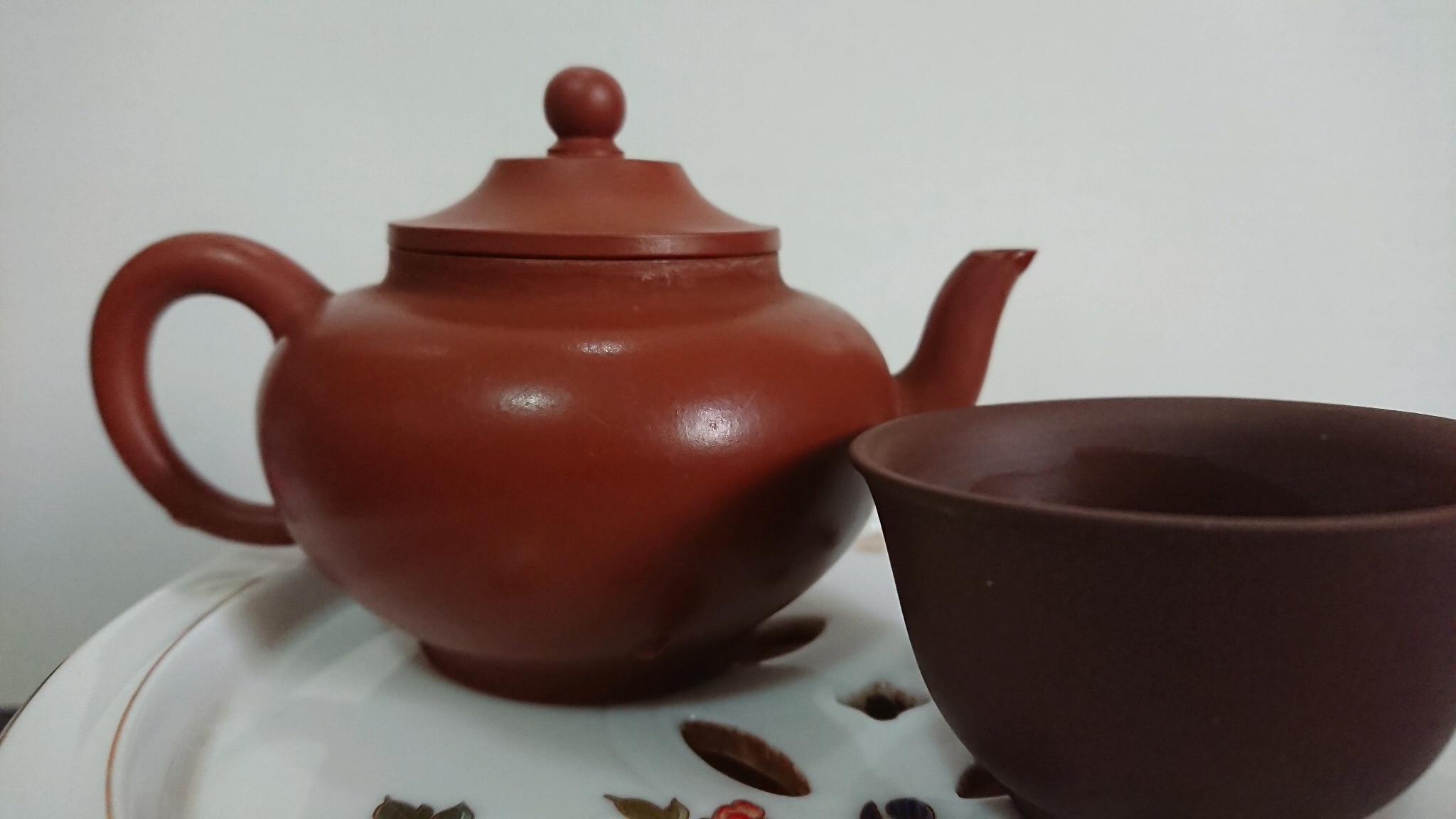 大话西游人物分析，什么是心魔？
紫霞青霞是佛祖座前长明灯纠缠在一起的灯芯，所以二郎神说她偷了佛前明灯。
至尊宝/孙悟空是佛祖座前长明灯上摇摆不定的火焰，也就是佛祖的心魔，被佛祖斩出寄于女娲补天石。摇摆...