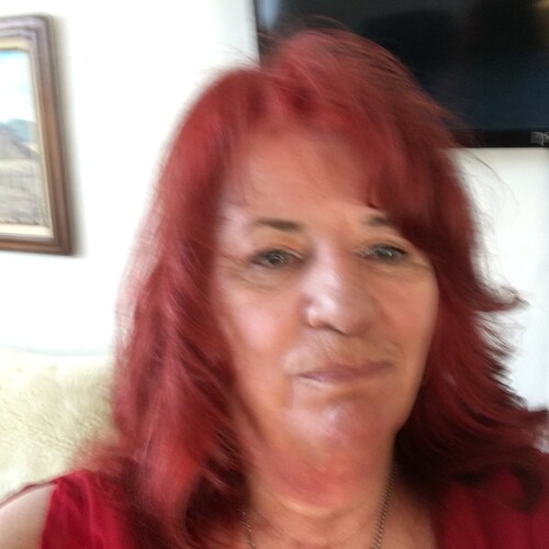 married, 6 kids, 15 grankids, 7 great gran sons,  i love horses,dogs,exotic birds