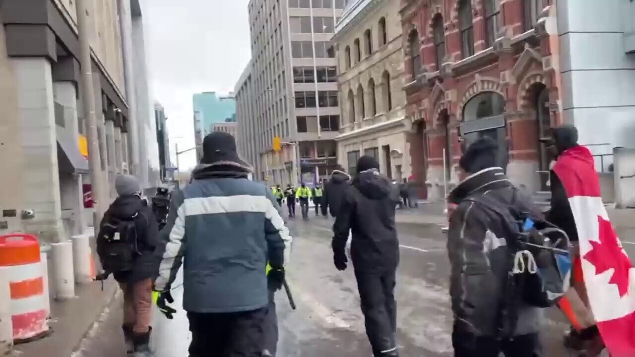 This is how all journalists deserve to be treated.
#Convoy