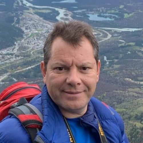 Rodrigo Romo é autor de livros sobre espiritualidade, professor, químico industrial e criador do sistema Rometria.