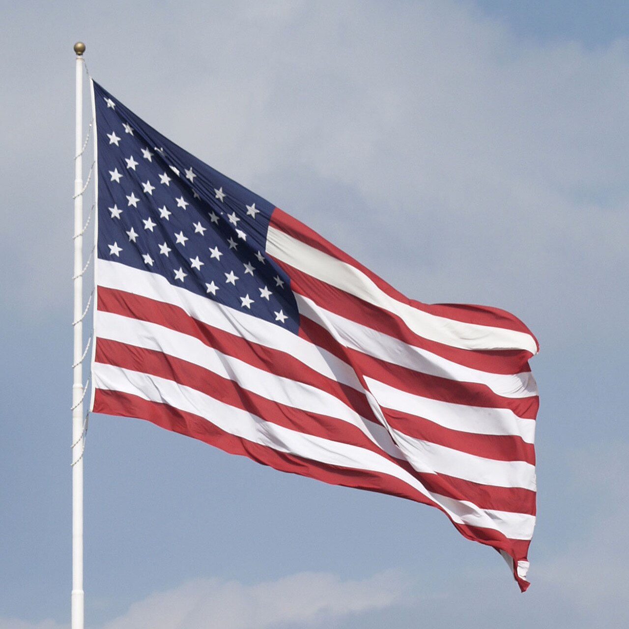 Regeet this picture of the flag if you’re a REAL American