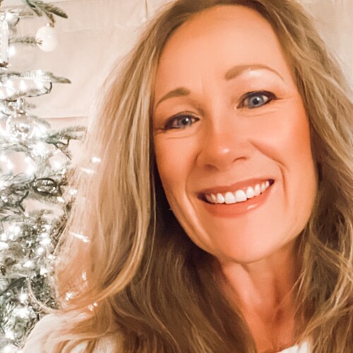 Conservative & proud military spouse who loves her family, God, oil, guns and this country. Thrifter and DIYer at heart.