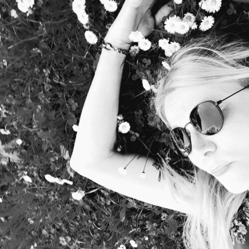 🌚 Free thinker 🌚
FR/ENG/GER
🖤tattoo girl 🖤