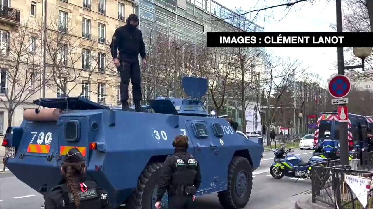 Latest footage from Paris as Macron's minions have brought in armoured vehicles as the French convoy...