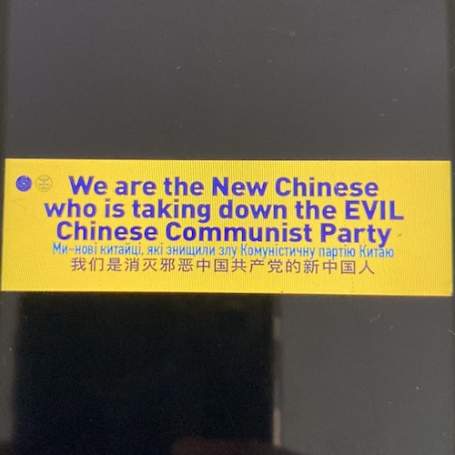 有一种鸟是关不住的，因为他的每-片羽毛，都闪着自由的光辉！