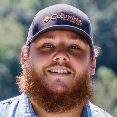 Luke Albert Combs an American country music singer and songwriter. Born and raised in North Carolina.