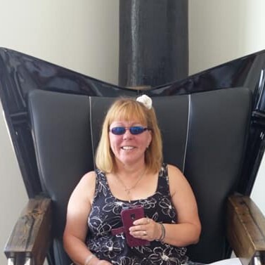 Orange is in..   I sell dirt in the desert.  Gma of 8.  Do you know Jesus?