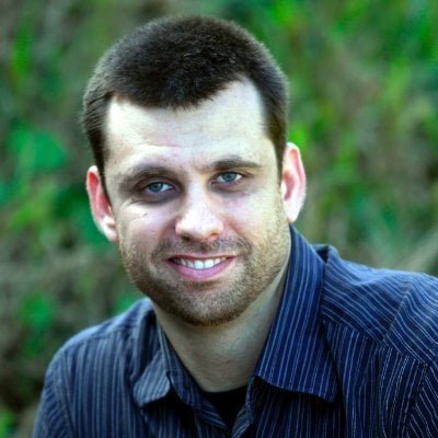 Escritor, jornalista, professor universitário (curso de extensão, mas tá valendo), blogueiro, podcaster, filósofo de bot...