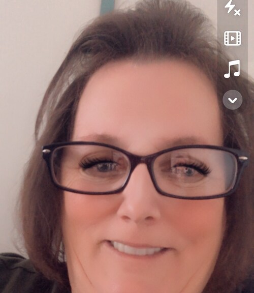 I am a Air Force Vet of the Persian Gulf War, 100% MAGA and love our flag 🇺🇸