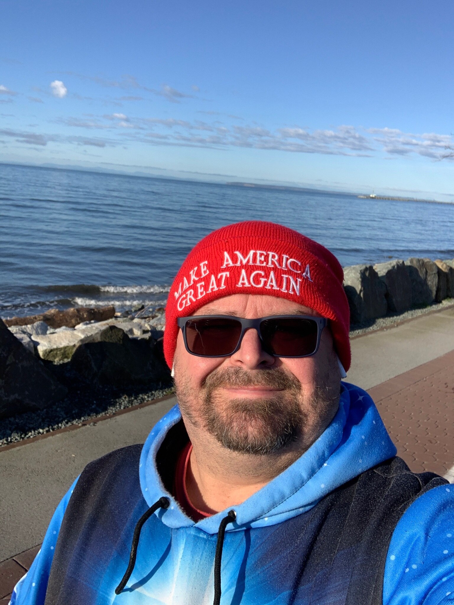 Preaching patriot, a Canadian patriot that understands what Maga stands for. Light, love, God, famil...