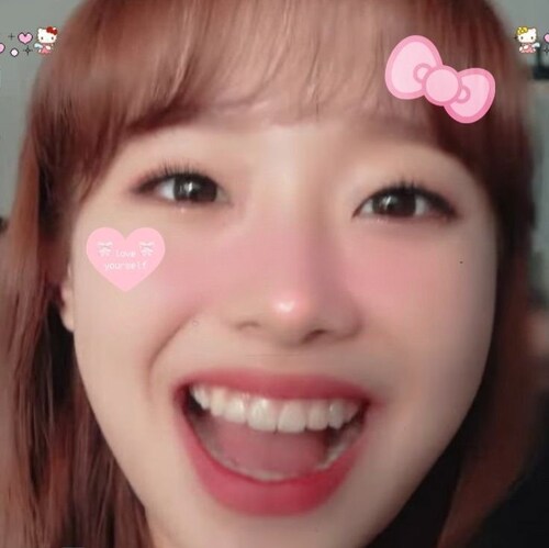 Get Ready
Are you ready for some action
시작된 우리의 mission
여기서는 그 누구도 날
막을 순 없어
내 안에 가진 것들로
다른 colors 비...