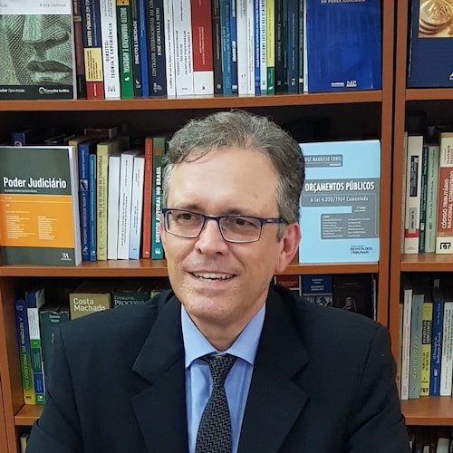 Professor de Direito Financeiro - USP