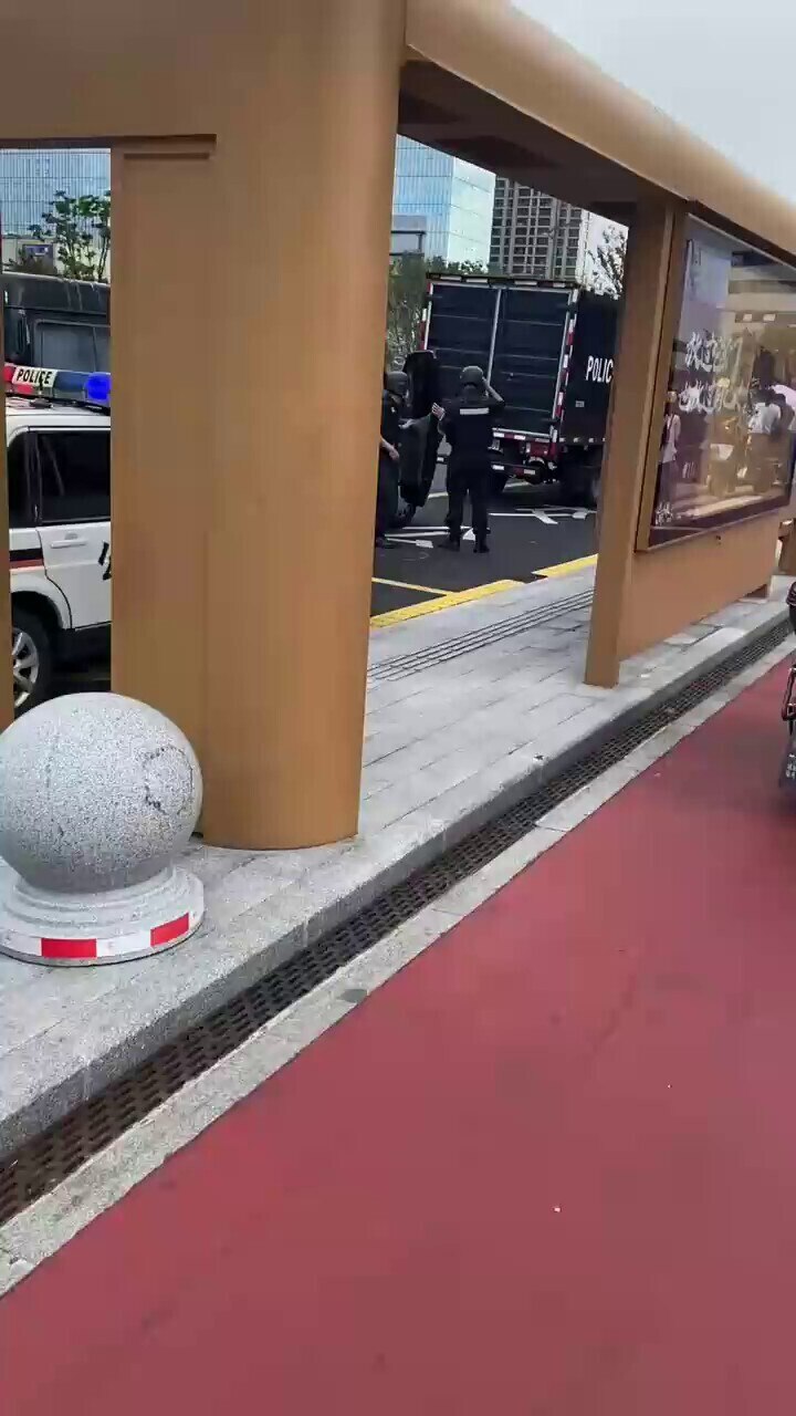 @Miles 七哥提到的平安已经开始
10-7 #正发生 #平安银行 爆雷 #马明哲 💥💥💥💥💥💥💥🚨🚨🚨🚨🚨💪💪💪💪💪 镇压部队已经到达现场
