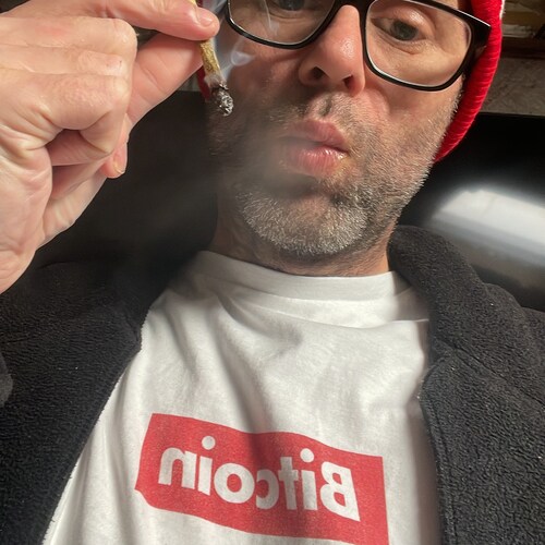 Besides making an omelette and wiping your own arse; rolling a joint is a life skill any self respecting member of socie...