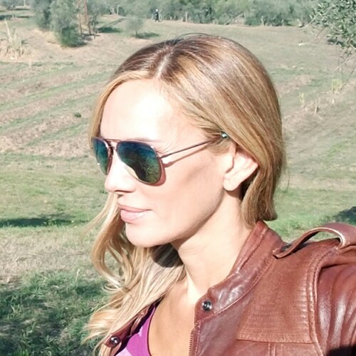 Expat thanks to socialism. Venezuelan Journalist, radio presenter and writer. 
God is my strength ✝️
*Socialism is a sca...