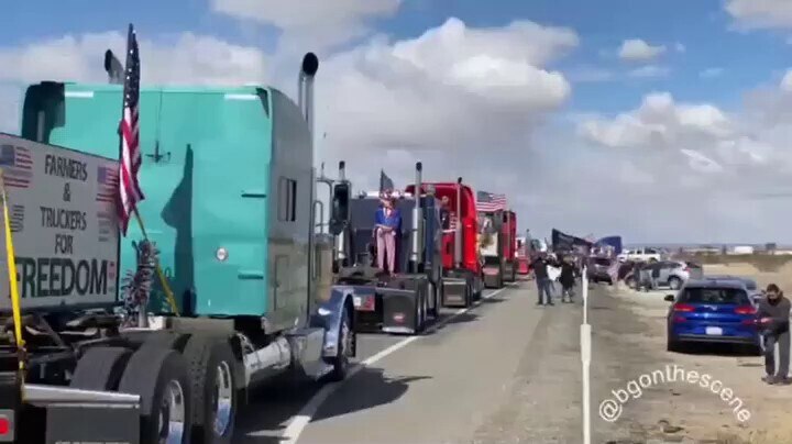BOOM 💥 
 Over 1,000 vehicles join America's "People's Convoy" in California and start 11-day cross-country drive to D.C. to protest COVID mandates
🚚🚛🚚🚛🚚🚛🚚🚛🚚🚛🚚🚛🚚
@CRRJA5 

