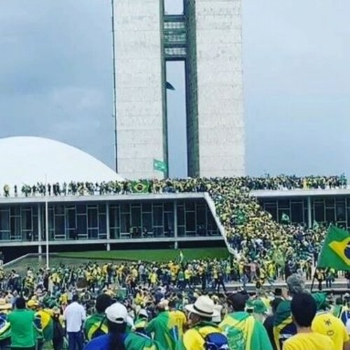 O Brasil vive  hoje uma violenta ditadura por parte do nosso judiciário,  nossa democracia está em risco 🇧🇷
Brazil has...