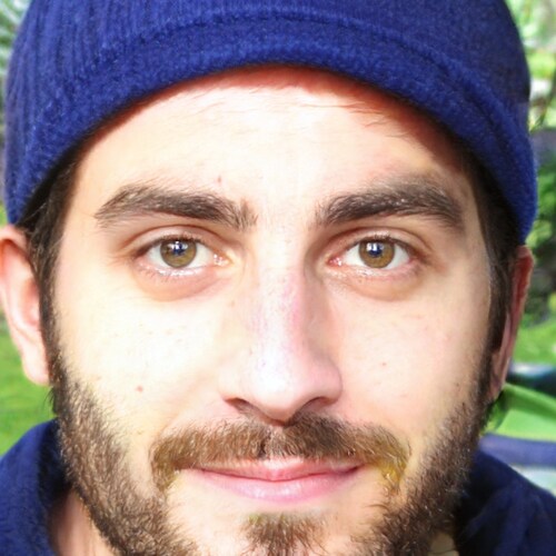 Je travaille comme analyste financier et j'aime lire les nouvelles et j'ai eu beaucoup de chance de trouver ce site