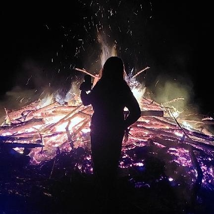 Artist by trade. Music is my hobby. Why am I not a leftist, you ask? Because I read and I think. Wife & Mom with deep Am...