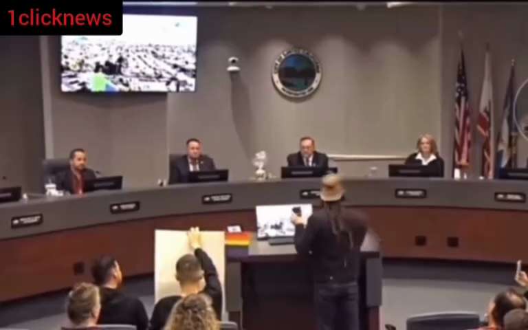 🇺🇸 Citizen puts his city council on notice about letting transgender (biological males) women in w...