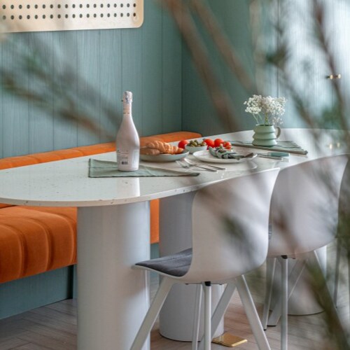 Mình là một kiến trúc sư và có đam mê về nội thất, kiến trúc và đã thực chiến ở nhiều công trình lớn nhỏ mang giá trị ng...