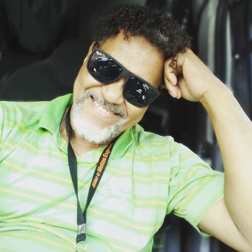 Formado em história...mas motorista por desejo..