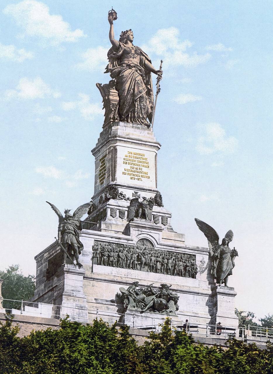 ⬛️⬜️ GERMANIA ⬜️⬛️

Land des Rechtes, Land des Lichtes,
Land des Schwertes und Gedichtes,
Land der F...