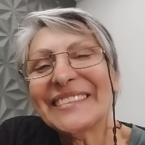 Poeta, Espírita, Conservadora, De Direita, Bolsonarista (com mto orgulho), bloqueada pelo TT. 😁