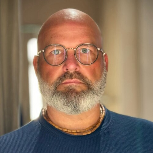 Heilpraktiker, freier Medizinjournalist, Fachbuchautor, Forscher, Seminarleiter und Referent.