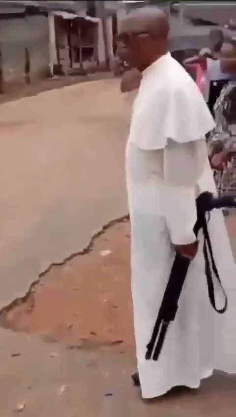 Dans l'indifférence, le massacre de masse des chrétiens se poursuit au Nigeria : les prêtres célèbre...