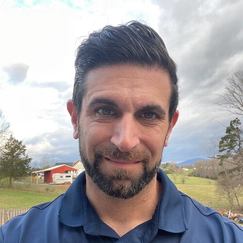 Freedom Loving, Hard working American 🇺🇸Loving life with an amazing wife and 5 wonderful kids.  

Bedford County VA Sc...