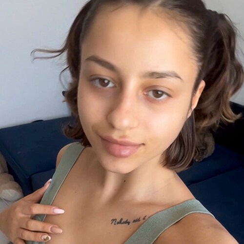 I’m a professional masseuse and make up artist 🥰🥰