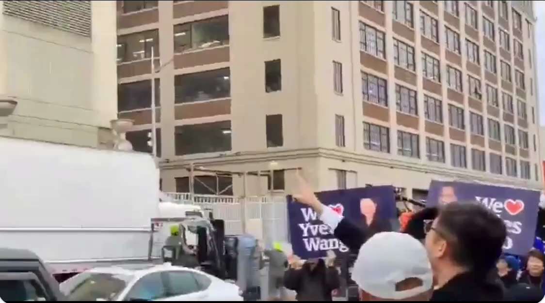 七哥的光芒挡不住：很快，不会有所谓的墙内和墙外，也不会有所谓共产党和共产主义存在，很快都会消失！爆料革命和七哥一定会做到，七哥在MDC这里经历的十二个月，就是为了这伟大光荣的时刻迎来的必要准备。战友们...