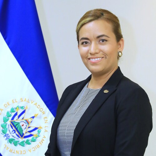 Am a professional trader 
I’m here to help people to make profits here